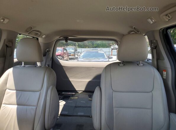 5TDDZ3DCXHS181159 2017 TOYOTA SIENNA Gray უკანა სალონის ხედი