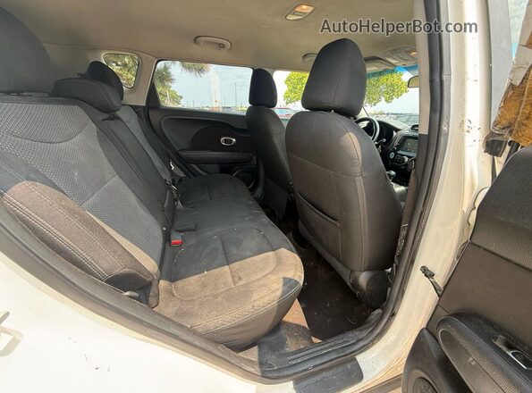 KNDJP3A58K7655593 2019 KIA SOUL White Вид салону спереду