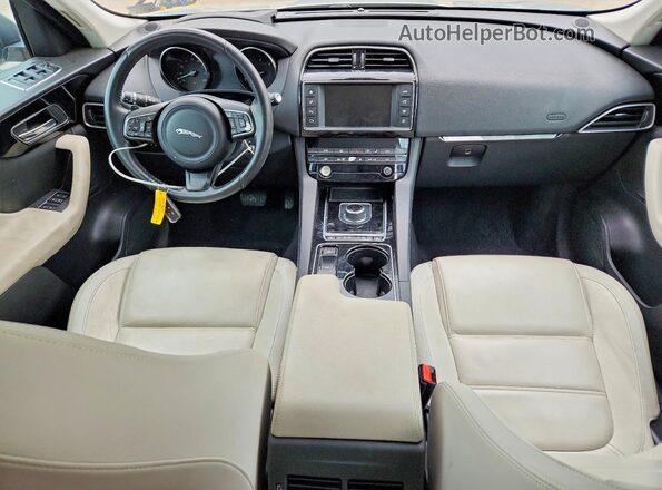 SADCK2BN1HA099918 2017 JAGUAR F-PACE Silver Սարքավորումների վահանակի տեսք
