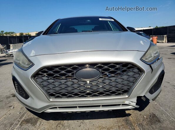 5NPE34AF5JH684684 2018 HYUNDAI SONATA Серебряный Вид сзади