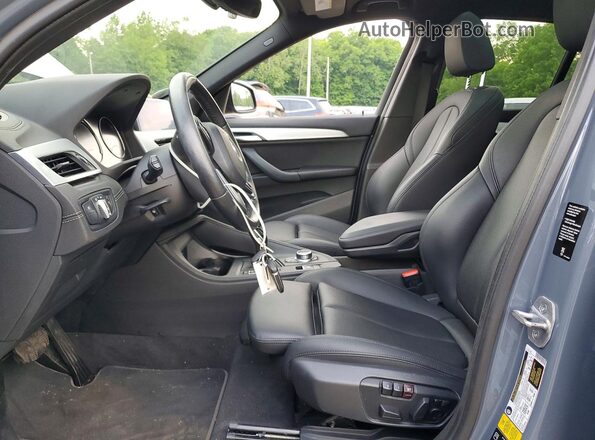 WBXJG9C04L5P41049 2020 BMW X1 Gray Առջևի վահանակի տեսք