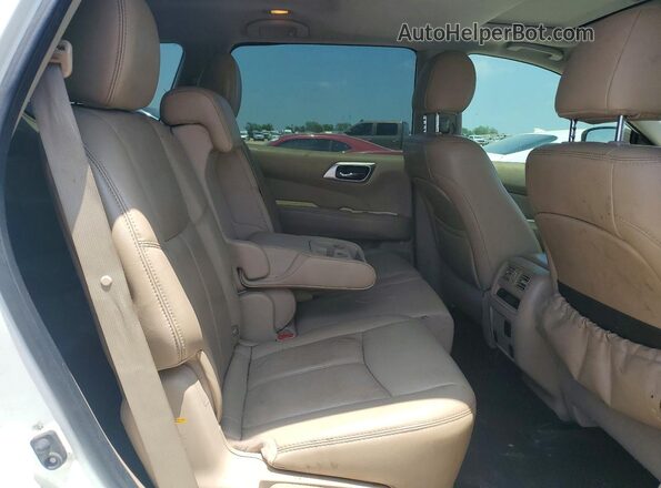 5N1DR2MN5HC671887 2017 NISSAN PATHFINDER White Widok wnętrza z tyłu