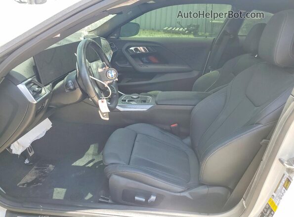 3MW53CM02P8D62966 2023 BMW M2 White Առջևի վահանակի տեսք