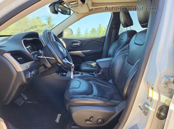 1C4PJMDS5HW598609 2017 JEEP CHEROKEE Белый Вид панели приборов