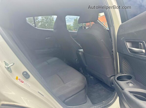 NMTKHMBX0JR023438 2018 TOYOTA C-HR Белый Вид салона спереди