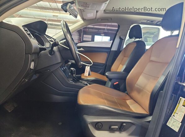 3VV2B7AX8JM084771 2018 VOLKSWAGEN TIGUAN Black Առջևի վահանակի տեսք
