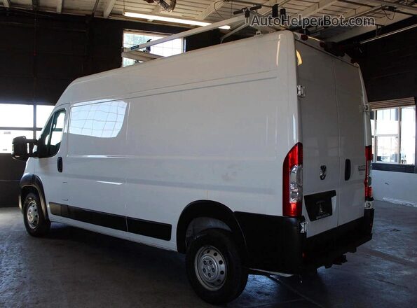 3C6MRVHG4PE556908 2023 RAM PROMASTER White Front view