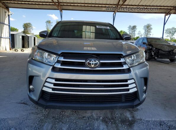 5TDZZRFH1KS347643 2019 TOYOTA HIGHLANDER Silver Rear view