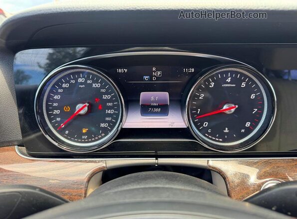 WDDZF4JB8JA371390 2018 MERCEDES-BENZ E White Vista del salpicadero