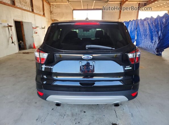 1FMCU0GD3HUC74383 2017 FORD ESCAPE Черный Вид салона спереди