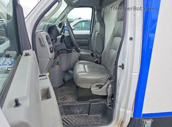 1FDWE3FN5RDD00733 2024 FORD ECONOLINE White Սալոնի հետևի տեսք