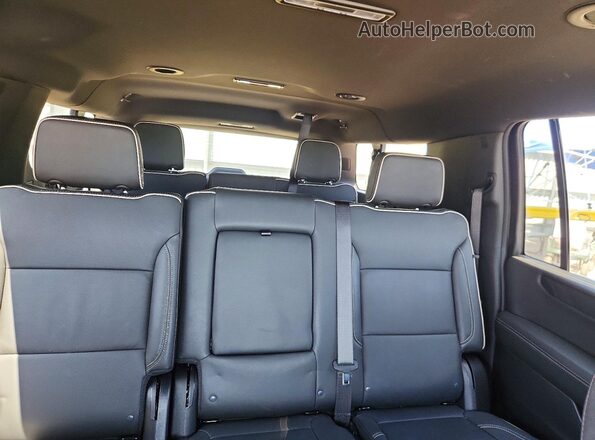 1GKS1GKD0TR181295 2026 GMC YUKON White Vista de los asientos traseros