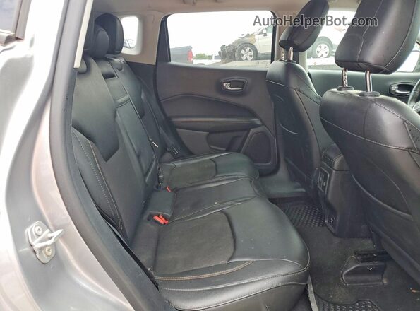 3C4NJCBB6JT286542 2018 JEEP COMPASS Silver Вид підкапотного простору