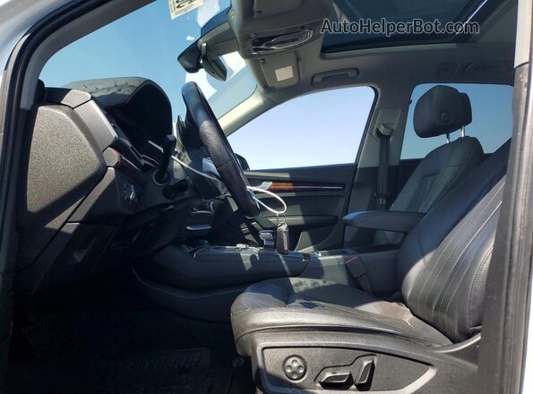 WA1ANAFYXJ2023164 2018 AUDI Q5 White Dashboard view