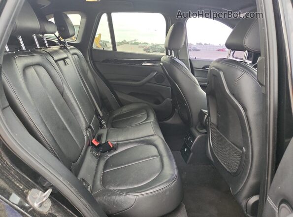 WBXHT3C32H5F74315 2017 BMW X1 Black Շարժիչի բաժամունքի տեսք
