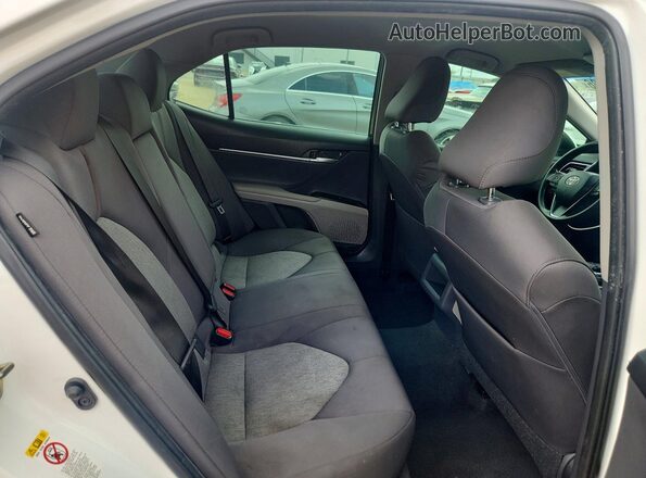 4T1B11HK5JU074019 2018 TOYOTA CAMRY White Вид задньої частини салону