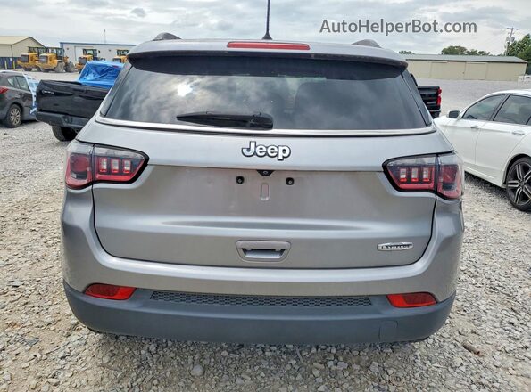 3C4NJCBB6JT286542 2018 JEEP COMPASS Silver Вид салону спереду