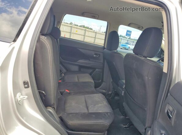 JA4AZ3A35JZ061355 2018 MITSUBISHI OUTLANDER Silver ძრავის განყოფილების ხედი