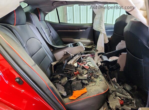 4T1S11AK7NU031432 2022 TOYOTA CAMRY Red Հետևի նստատեղերի տեսք