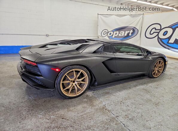 ZHWUV4ZD0JLA07069 2018 LAMBORGHINI AVENTADOR Черный Передняя правая четверть