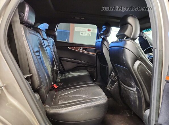 2LMPJ6LR7HBL30415 2017 LINCOLN MKX Silver Vista interior trasera
