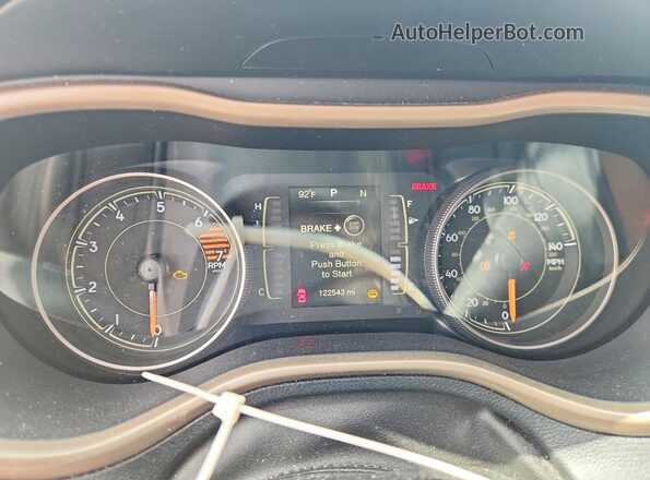 1C4PJLCBXGW294976 2016 JEEP CHEROKEE White Հետևի նստատեղերի տեսք