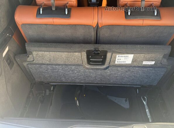 5UXCX6C08N9K31043 2022 BMW X7 White Vista de los asientos traseros