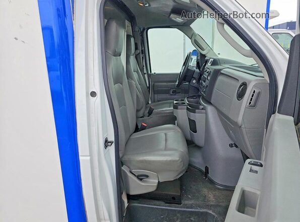 1FDWE3FN5RDD00733 2024 FORD ECONOLINE White Դիմացի տեսք