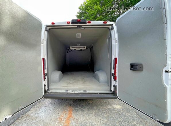 3C6TRVDG1KE563504 2019 RAM PROMASTER White Engine compartment view