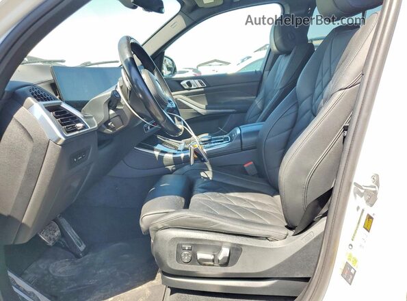 5UX43EU0XR9T61291 2024 BMW X5 White Առջևի վահանակի տեսք