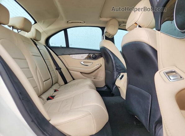 55SWF8DB8KU293989 2019 MERCEDES-BENZ C White უკანა სალონის ხედი