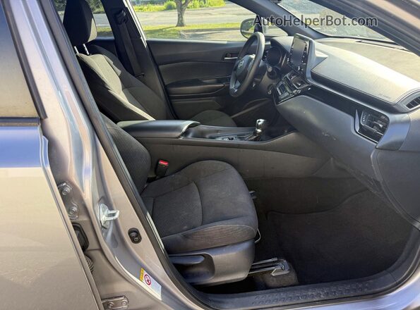 NMTKHMBXXKR067772 2019 TOYOTA C-HR Silver 