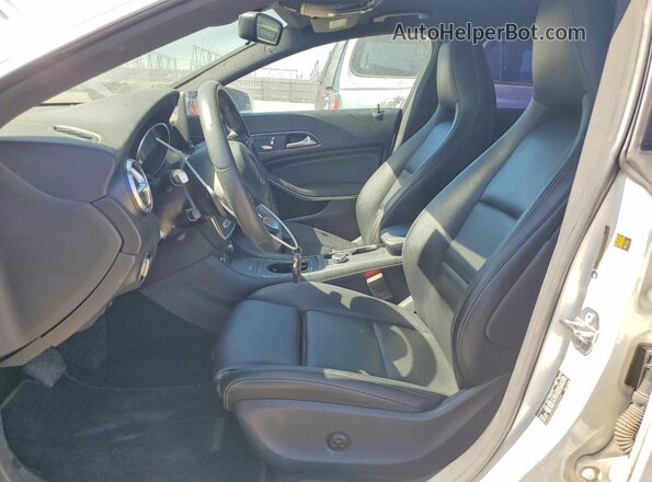WDDSJ4EB6JN682299 2018 MERCEDES-BENZ CLA-CLASS White Առջևի վահանակի տեսք