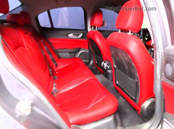 ZARFAEBNXJ7592504 2018 ALFA ROMEO GIULIA Gray Vista interior delantera