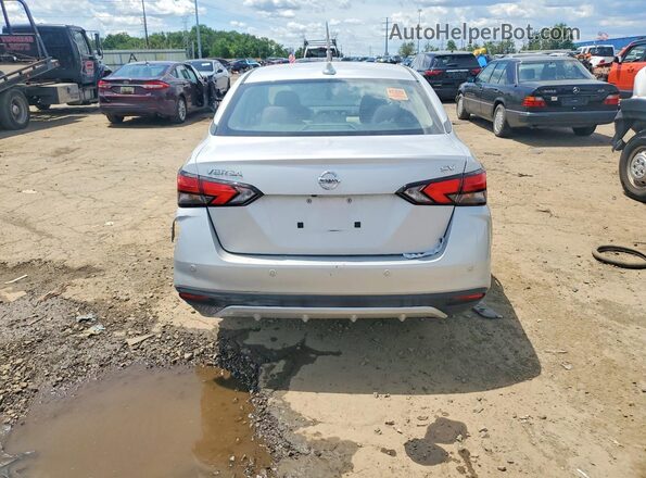 3N1CN8EV5ML866578 2021 NISSAN VERSA Silver Widok wnętrza z przodu