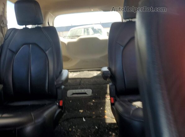 2C4RC1EG2JR103048 2018 CHRYSLER PACIFICA Maroon Vista interior trasera