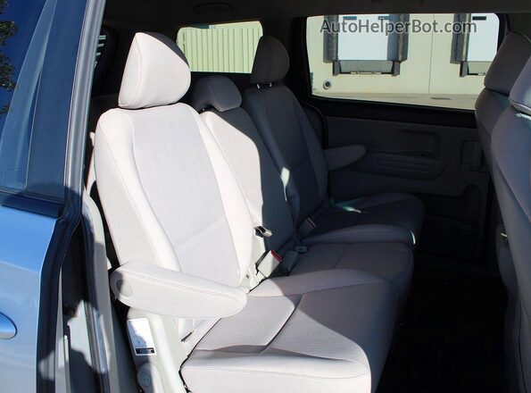 KNDMB5C15L6624195 2020 KIA SEDONA Silver Front interior view