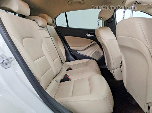 WDCTG4GB5HJ351638 2017 MERCEDES-BENZ GLA White უკანა სალონის ხედი