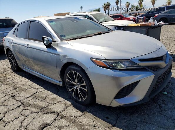 4T1B11HK4JU577038 2018 TOYOTA CAMRY Серебряный 