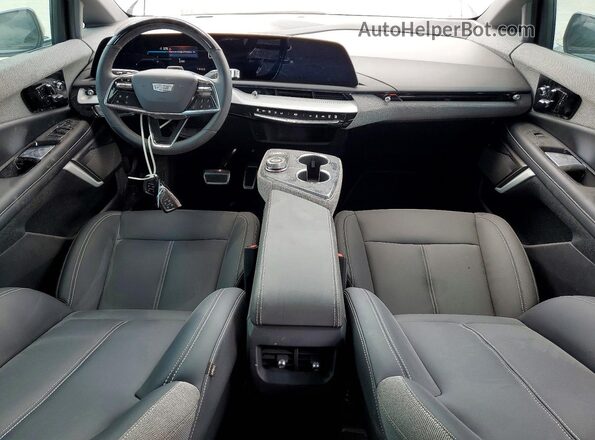 3GYK3EMR6SS198417 2025 CADILLAC OPTIQ Silver ხელსაწყოთა პანელის ხედი