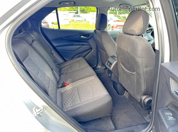 3GNAXJEV5JL383360 2018 CHEVROLET EQUINOX Серебряный Вид салона спереди