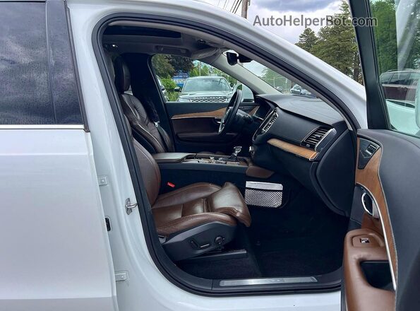YV4A22PL0K1499418 2019 VOLVO XC90 White Հետևի տեսք
