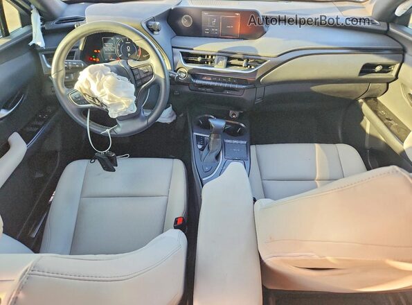 JTHX3JBH2N2053677 2022 LEXUS UX Серебряный Вид панели приборов