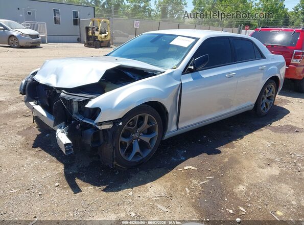 2C3CCAAG0LH239395 2020 CHRYSLER 300 Серебряный Передняя левая четверть