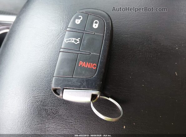 2C3CCAAG0MH538158 2021 CHRYSLER 300 Серебряный Вид панели приборов