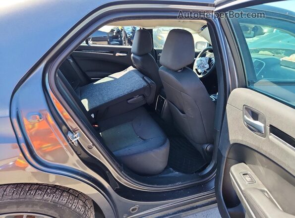2C3CCAAG0PH678778 2023 CHRYSLER 300 Gray Widok tylnych siedzeń