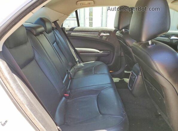 2C3CCAAG1GH206881 2016 CHRYSLER 300 White Vista de los asientos traseros