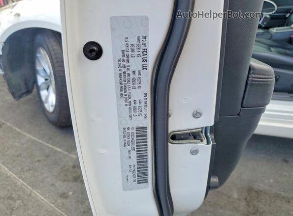 2C3CCAAG2GH212687 2016 CHRYSLER 300 White Vista del compartimento del motor