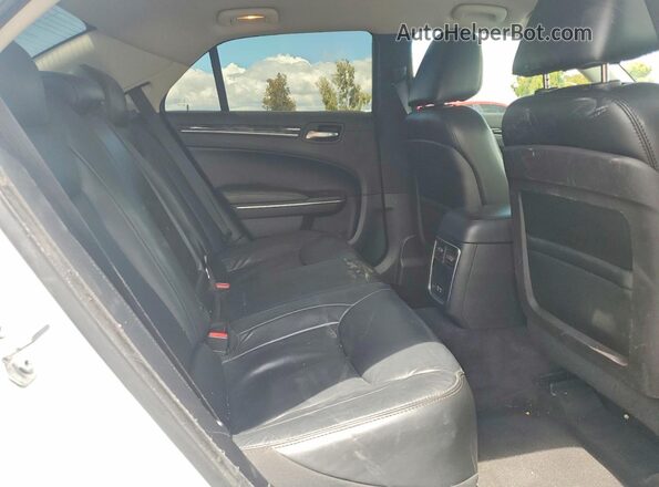 2C3CCAAG2GH212687 2016 CHRYSLER 300 White Vista de los asientos traseros