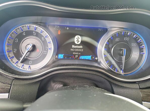 2C3CCAAG2GH212687 2016 CHRYSLER 300 White Vista del cuadro de instrumentos